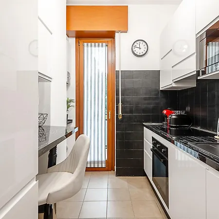 Stayeasy Staro5 - 5 Minutes To Udine Green Subway Milan Exterior photo